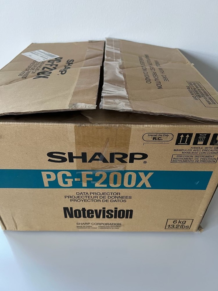SHARP Notevision PG-F200X Projector, remote & Apple adapter, VERY LOW LAMP HOURS