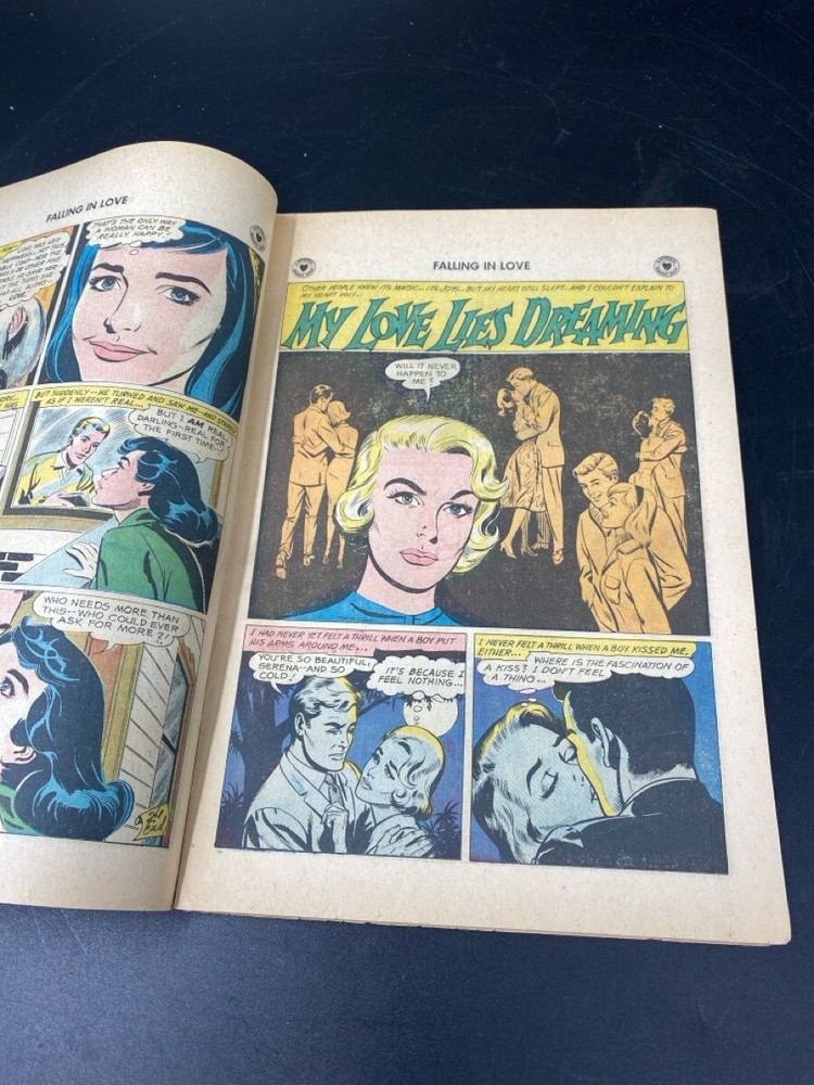 VINTAGE COMIC FALLING IN LOVE (MI1065893)