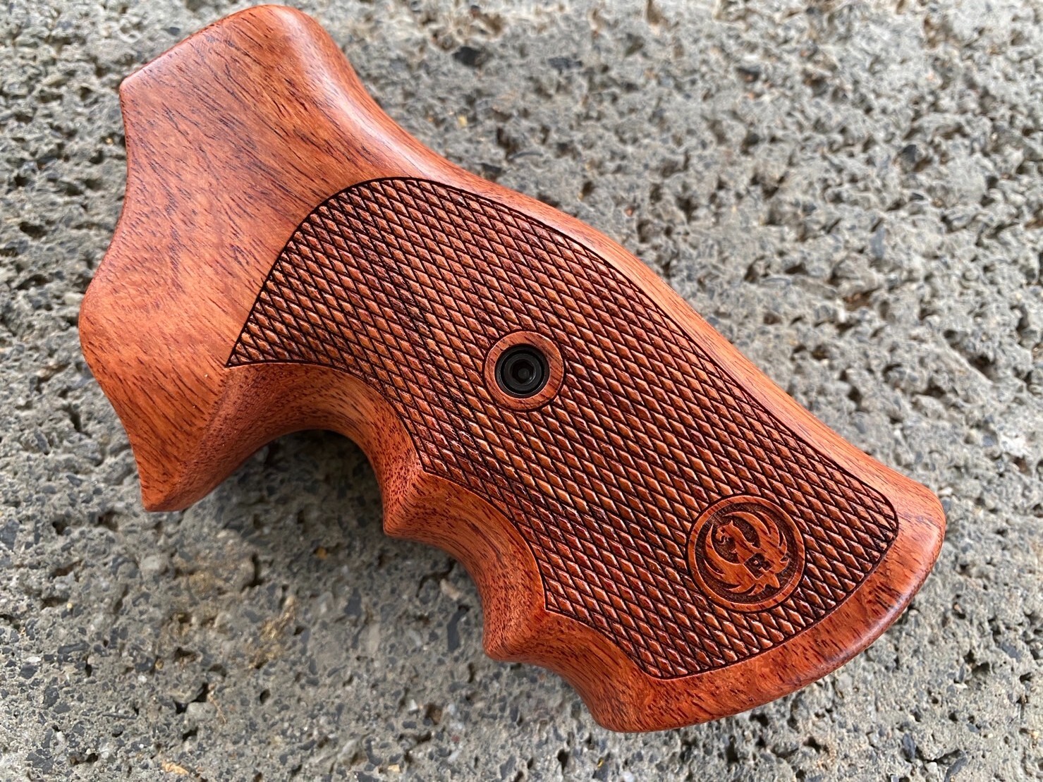 Cool Decorative Checker wood Handle Grips for Ruger GP100 Super Redhawk