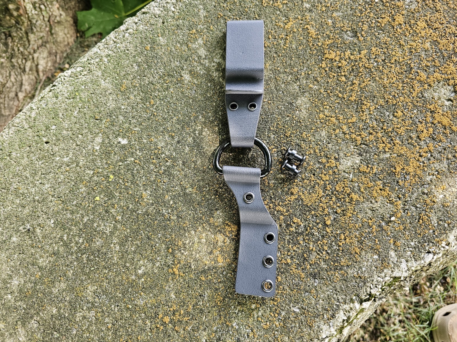 Kydex Dangler with CLIP style loop, fits most sheaths with 3/4" mount holes (BK)