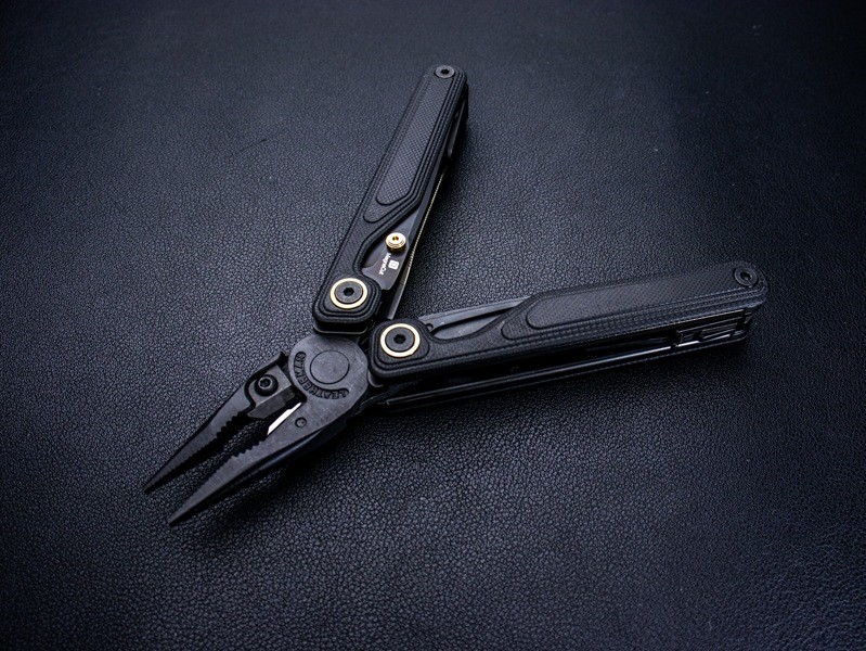 Leatherman Wave Alpha Obsidian Black Multi-Tool (WAVAL-OB)