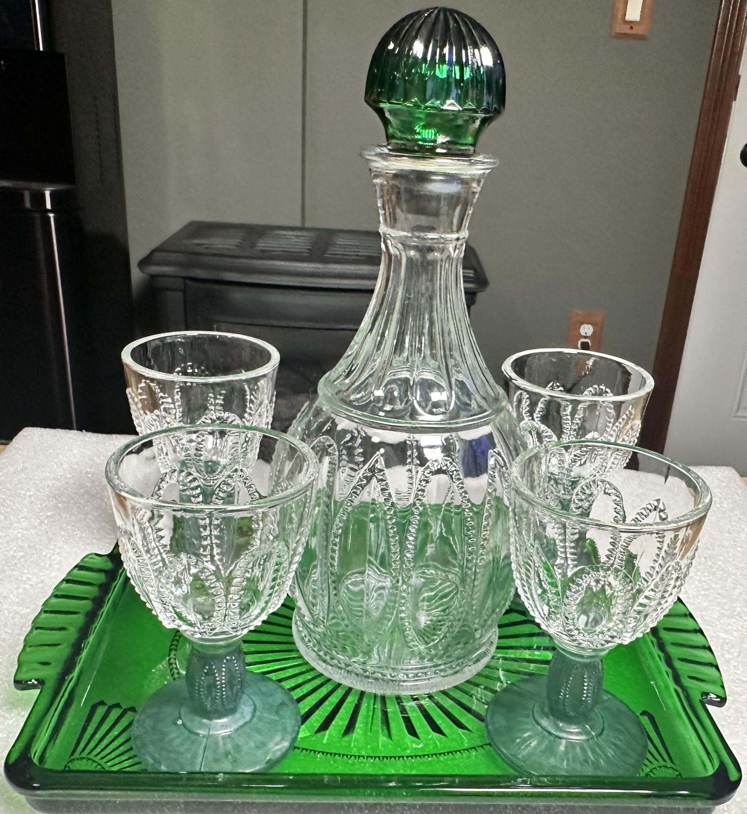 AVON Vintage EMERALD ACCENT Glass Decanter Set with Tray & 4 Glasses + Boxes 80s