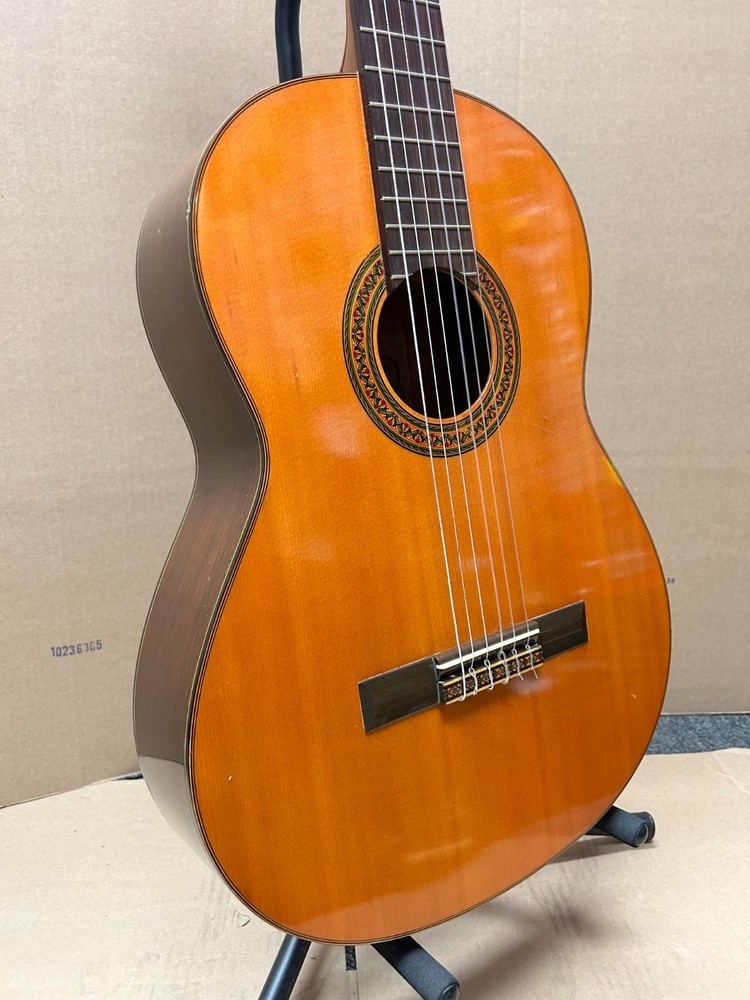 Yamaha G85A Classical Guitar with case (read description)