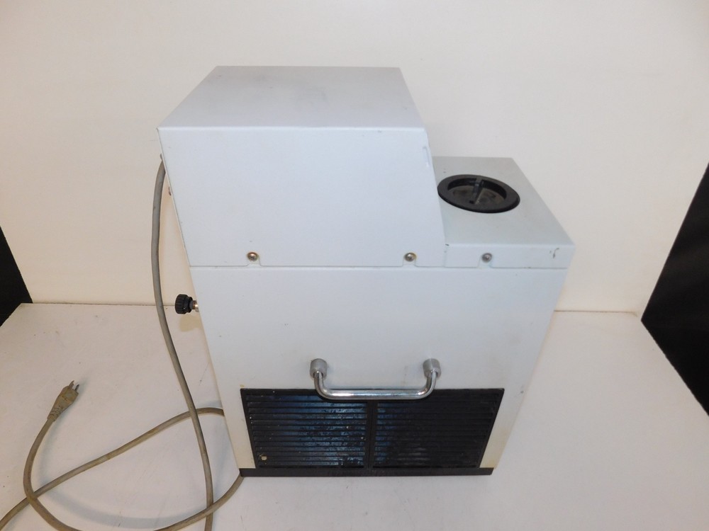 LAUDA WK 300 CIRCULATING COOLER (PLQ88)