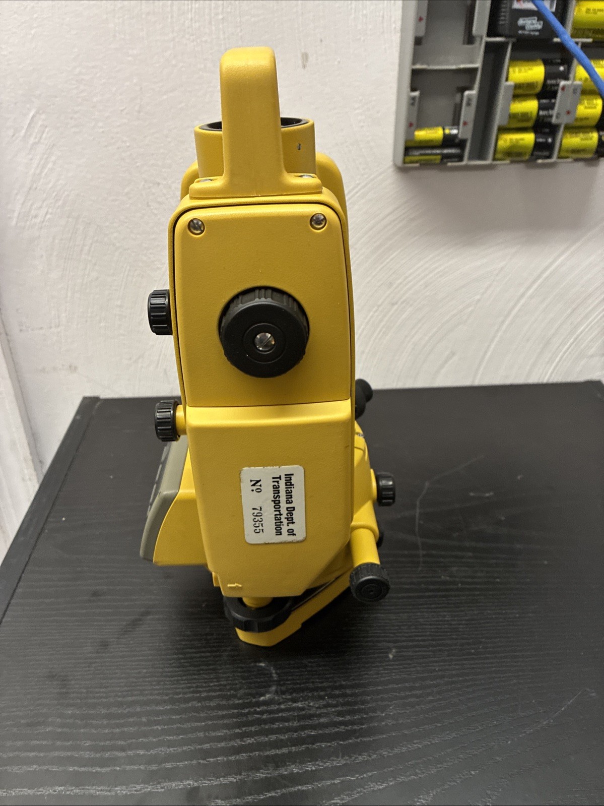 TOPCON DT-20B DIGITAL THEODOLITE, THE BATTERY DOES NOT CHARGE