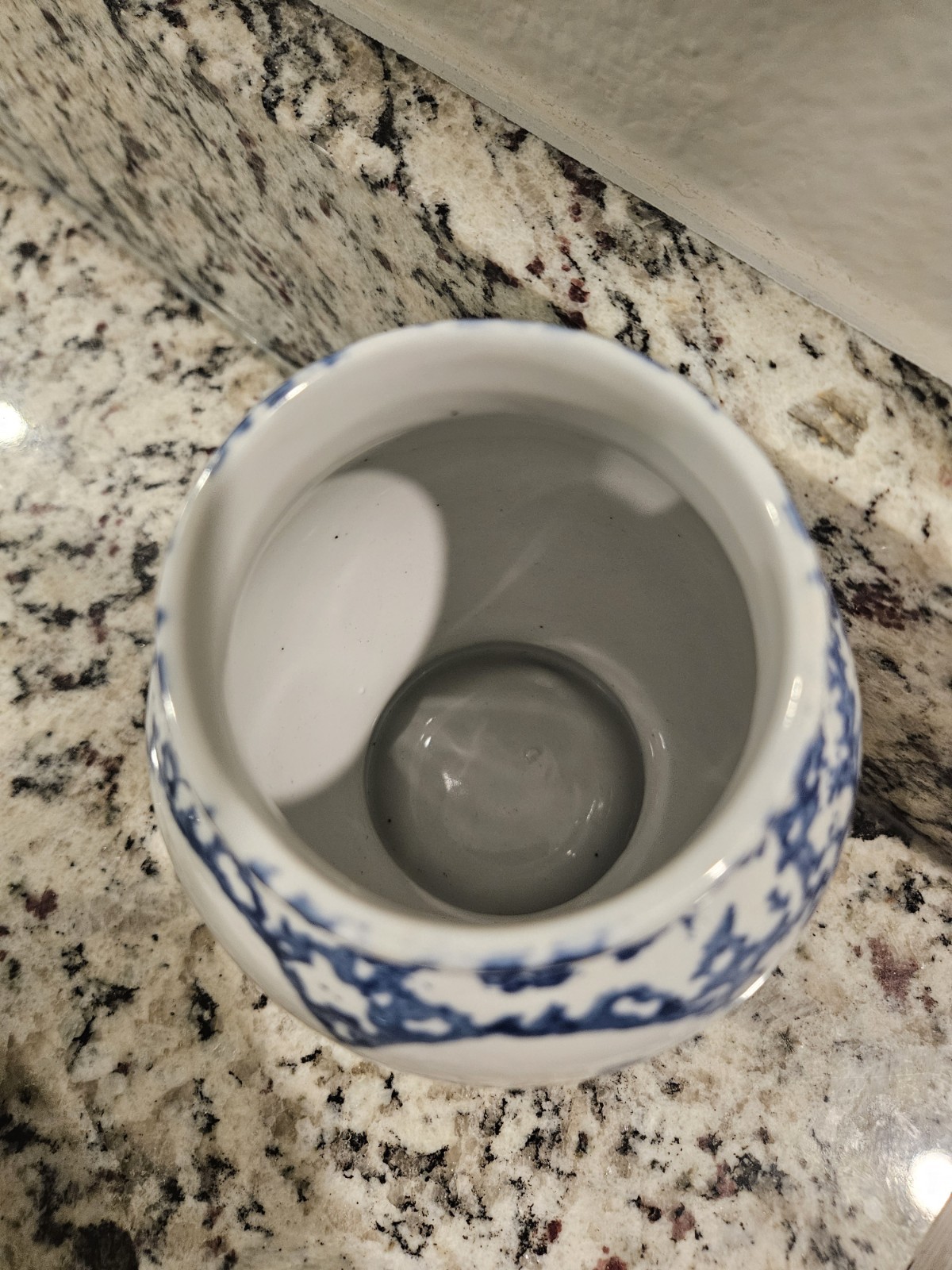 Home decor - Gorgeous ginger jar in cobalt blue heart design and mottled pattern