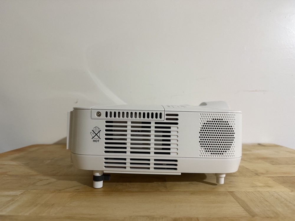 NEC NP610S Short Throw 3LCD Projector w/ Remote, Case, Power Cable & Adapters
