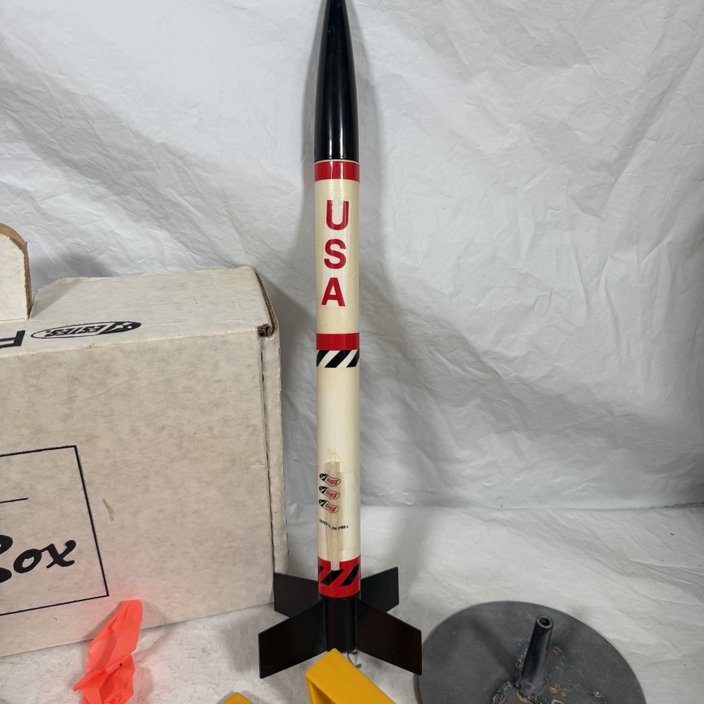 Vintage Estes Model Rocket Launch Set Range Box Pad Electron Beam Controller