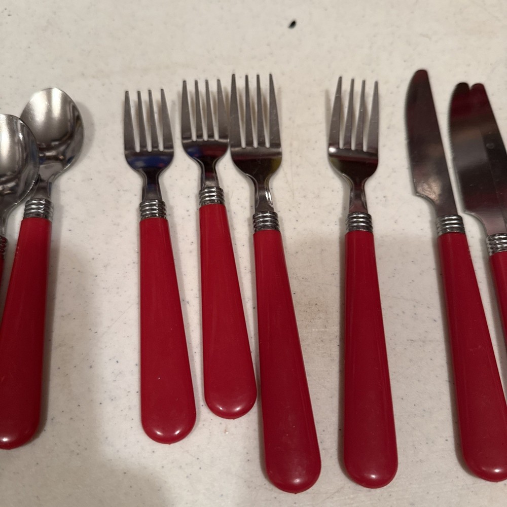 14 Pieces Of Bakelite Red Silverware