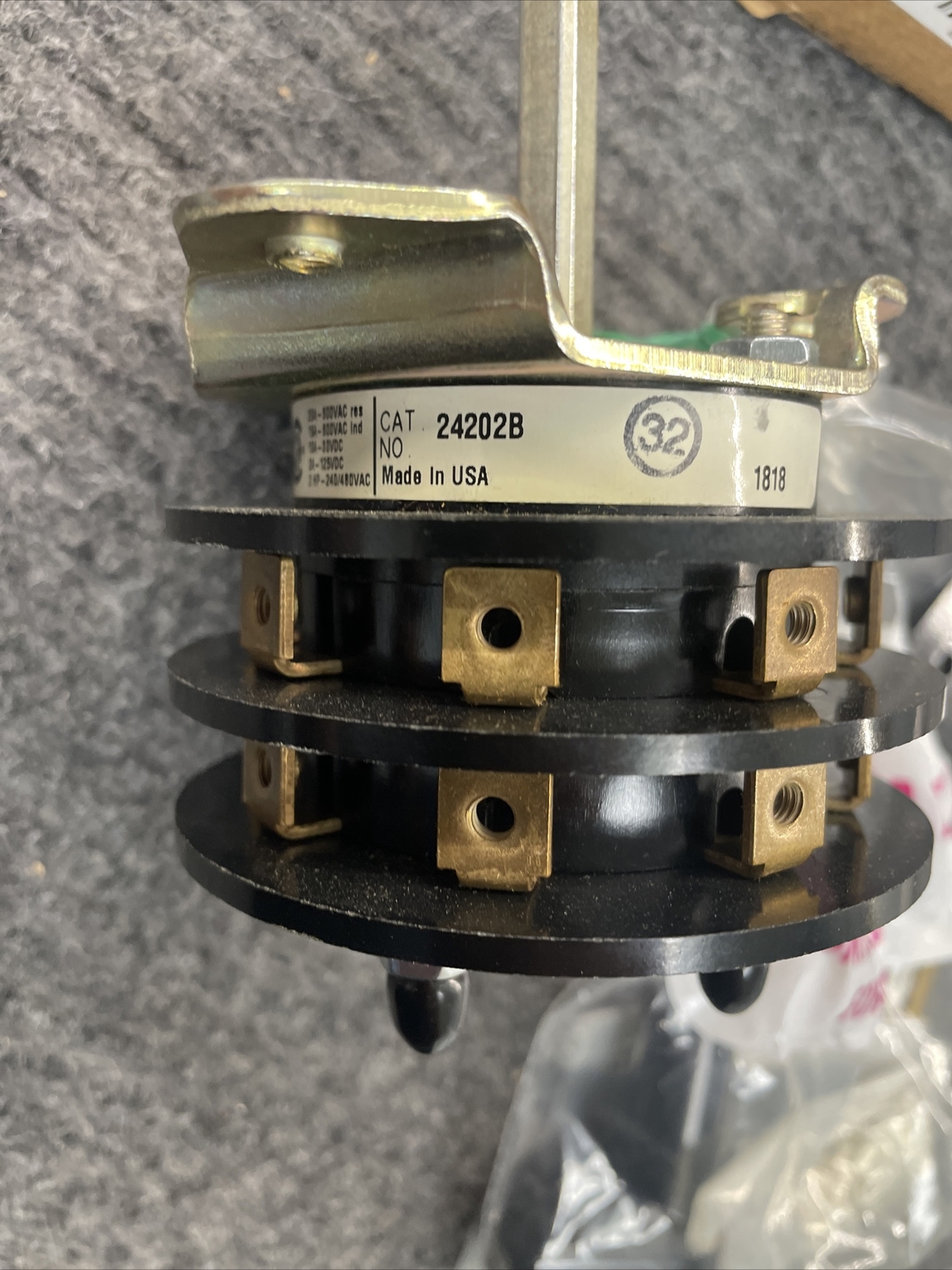 ElectroSwitch 24202B 20A 600V 2HP Rotary Knob Switch 8 Position 2 Stack Double