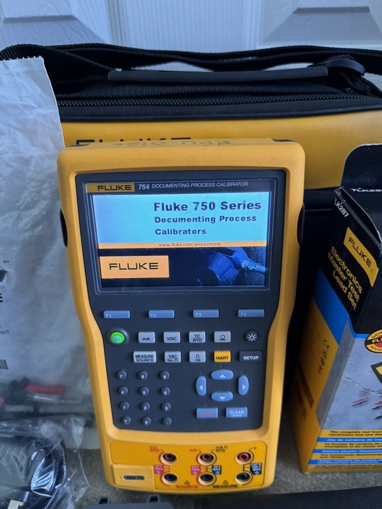 Fluke 754 Documenting Process Calibrator W / NEW TLK287 LEADS & EXTRA BATTERY