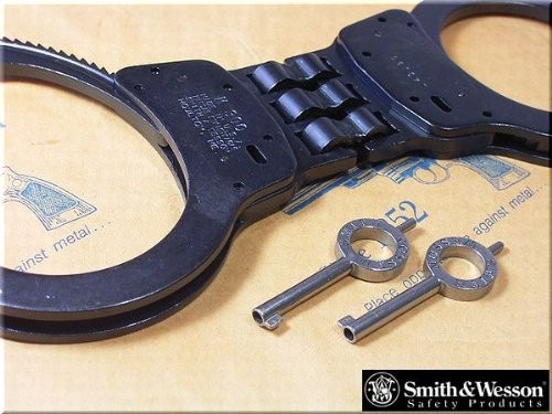 SW Smith & Wesson SWC300B Handcuffs Black [Parallel Import]