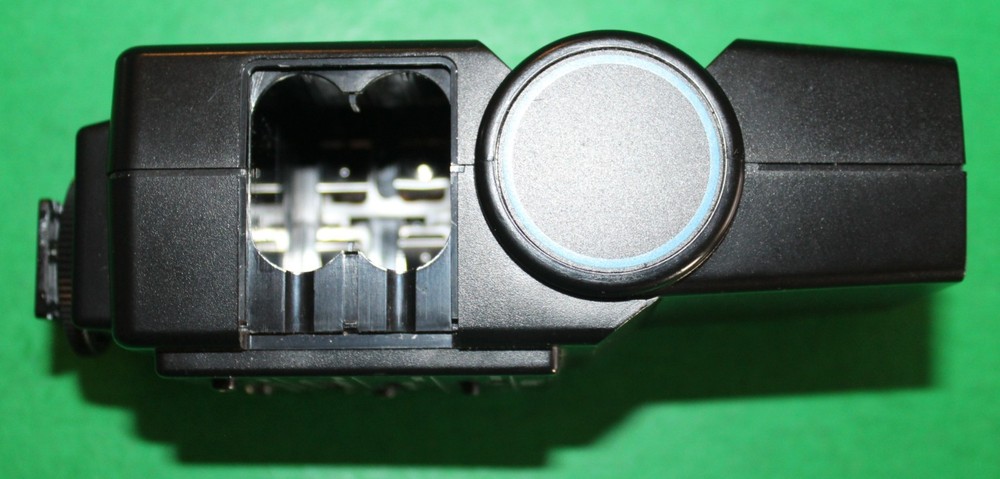camera Vivitar Auto Thyristor 550FD vintage shoe-mount flash