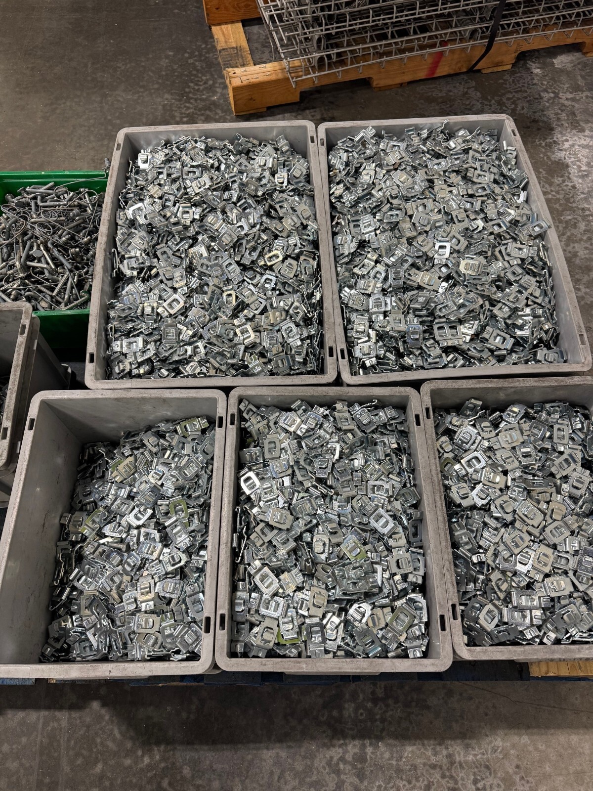 Lot Of 100 Metal Steel Rack Shelf Clips Hallowell Commercial Industrial Shelving