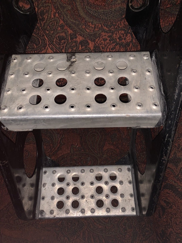 Heavy Duty Frame Mounted Step - International