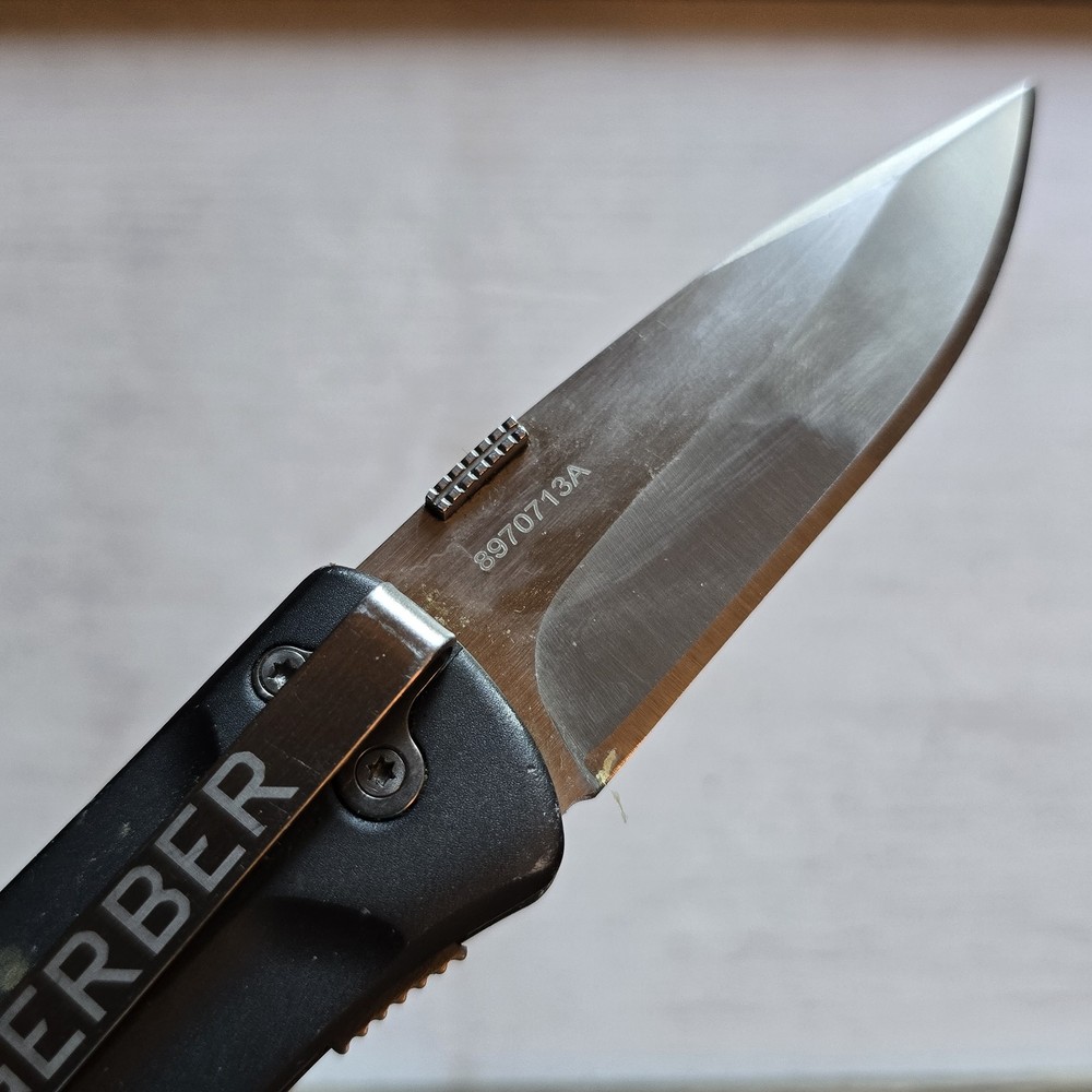 GERBER TRAVERSE FOLDING KNIFE LINER LOCK PLAIN EDGE BLADE