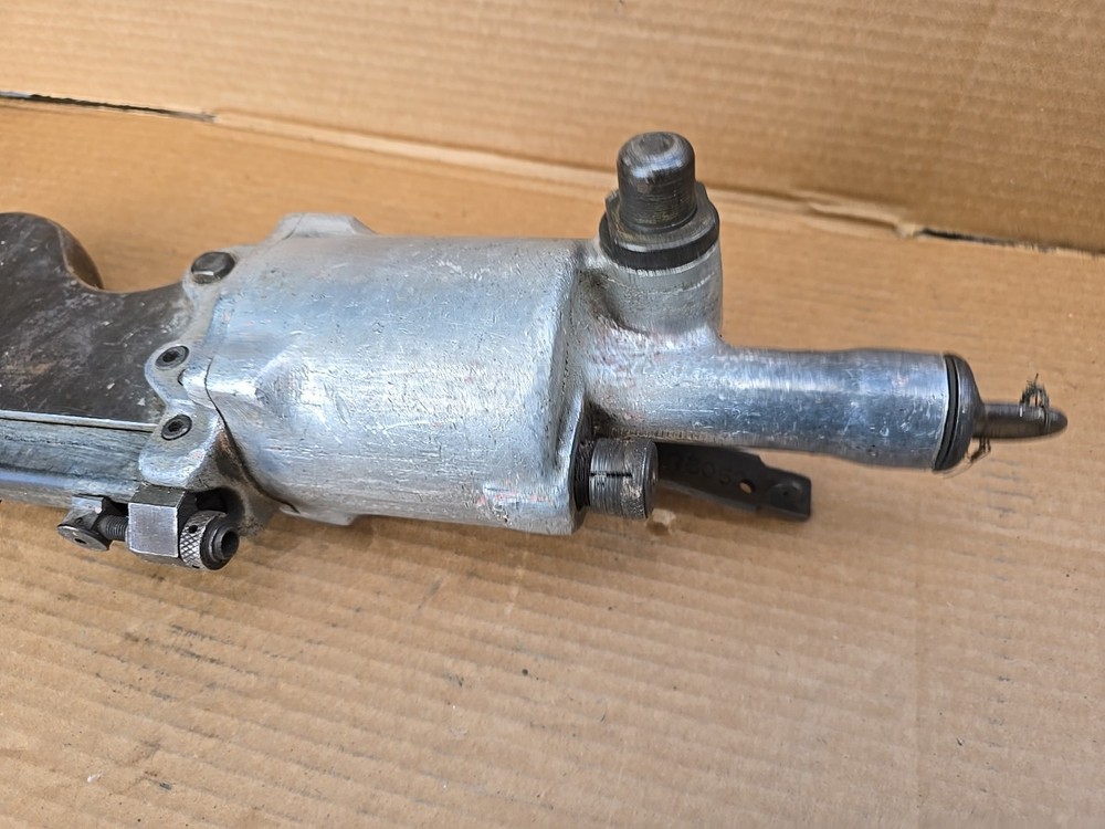 Chicago Pneumatic CP-351 Compression Riveter Squeezer Rivet Air Tool