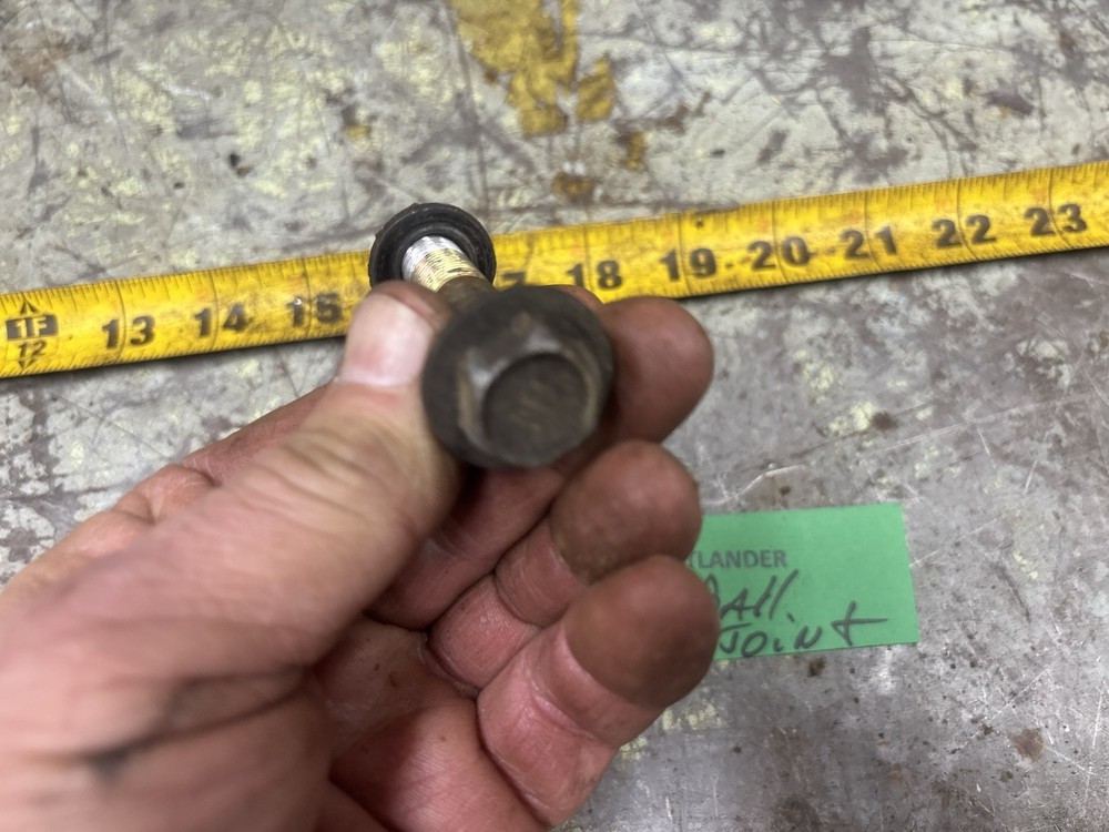 05-06 OUTLANDER Lower Ball Joint Bolt