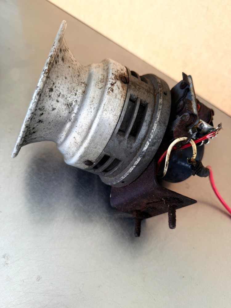 VINTAGE UNIVERSAL SECURITY INSTRUMENTS SIREN Working #B-13