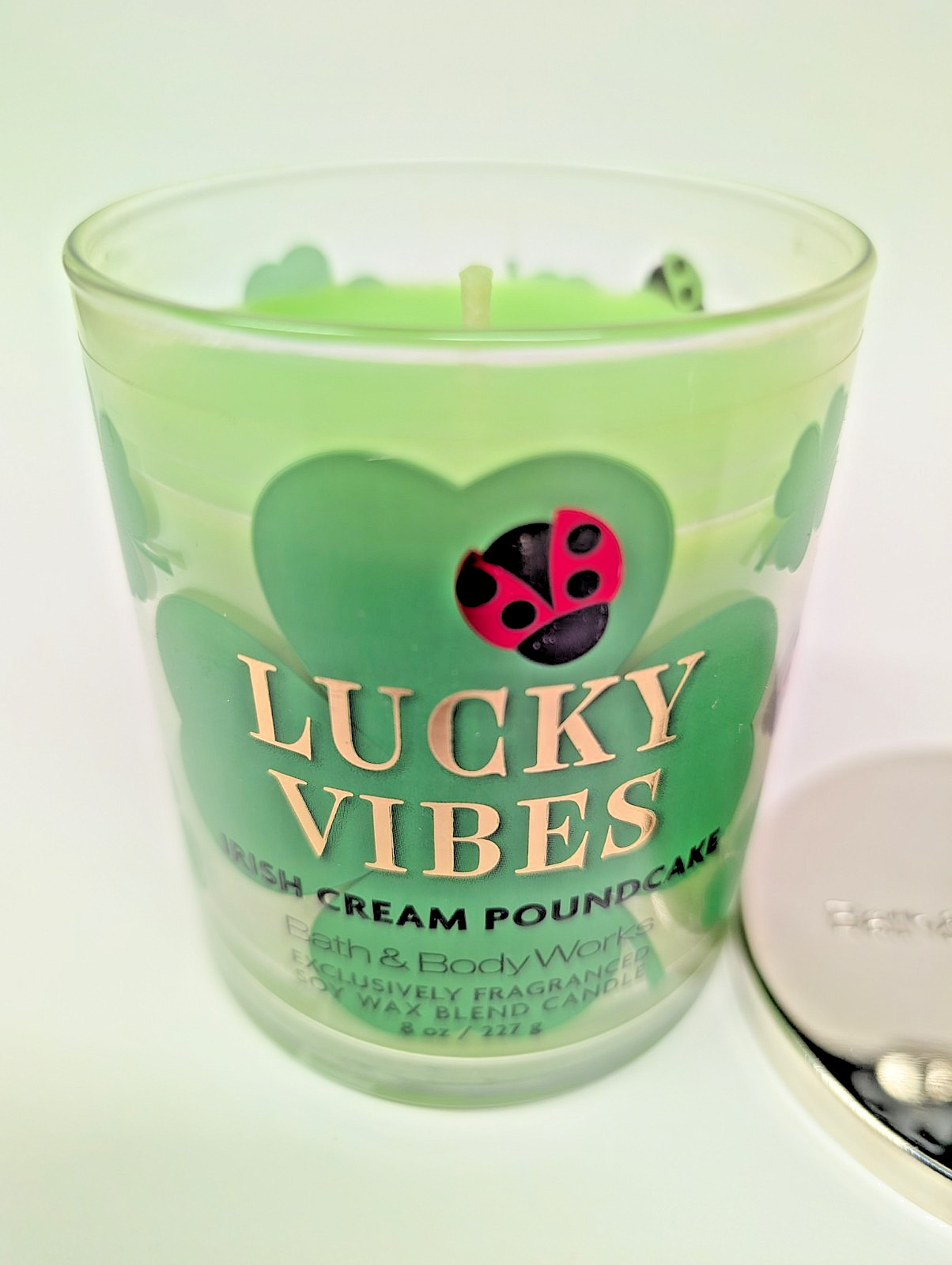 Cute! LUCKY VIBES - IRISH CREAM POUNDCAKE Single-Wick Candle Bath and Body Works