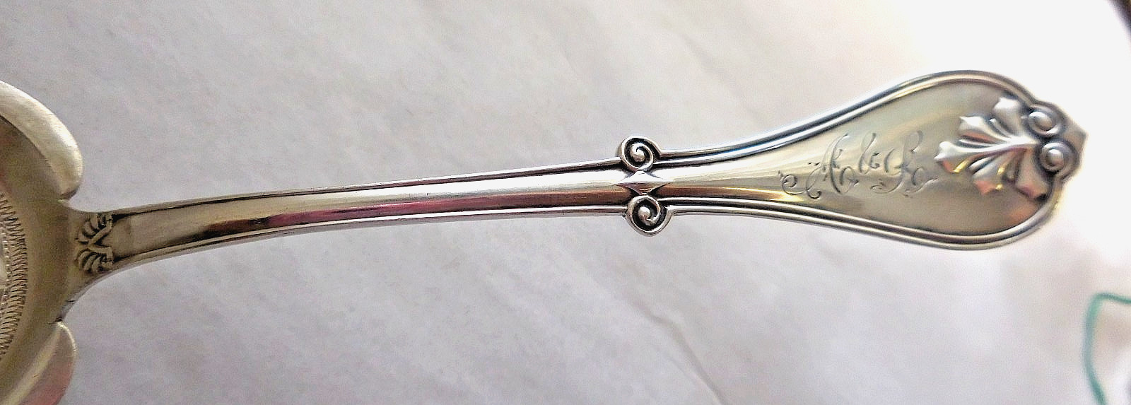 CLEMENS OSKAMP CINCINNATI c1860 COIN SILVER SLICE 8 3/4" FLORAL ENGRAVED "A & L"