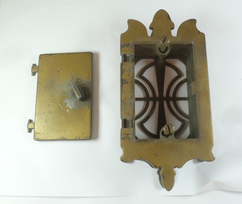Vintage Door Speakeasy - missing the knocker