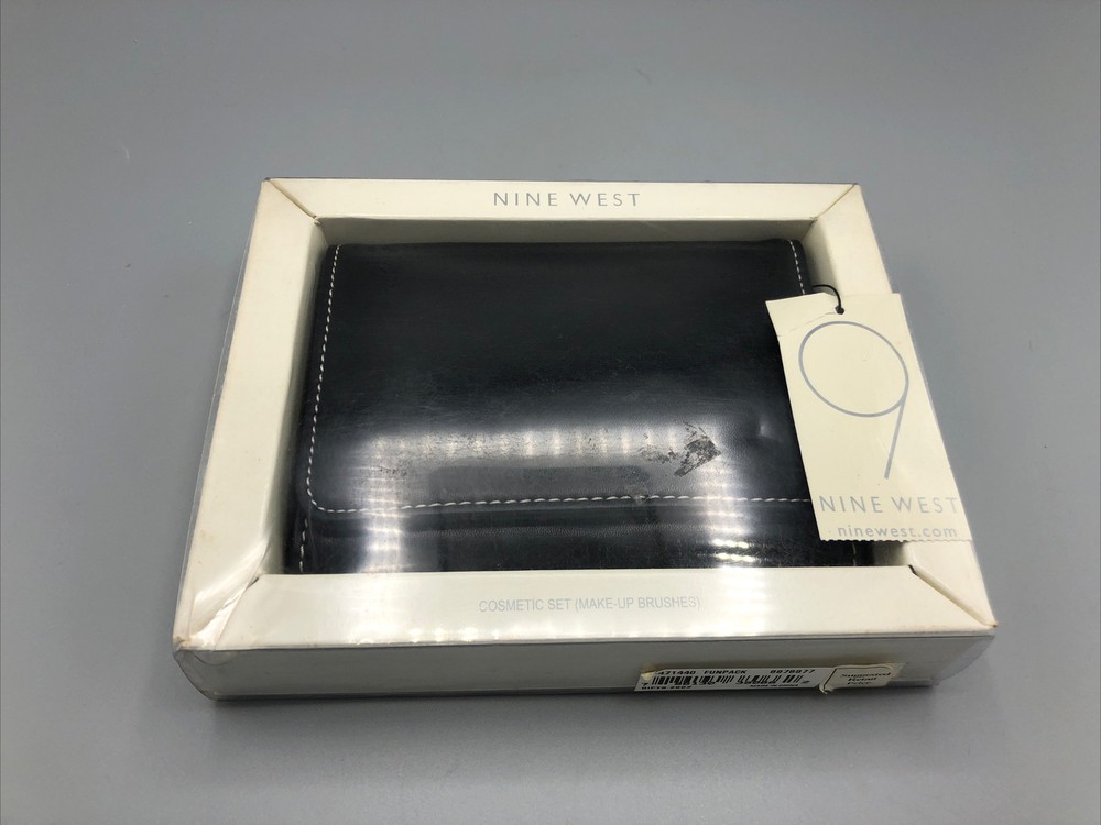 Nine West Cosmetic Set 8 Assorted Make-Up Brushes & Mirror Funpack