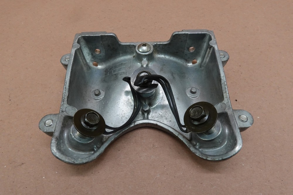 1998-2004 SUZUKI Intruder VL1500 HEADLIGHT CAST MOUNT BRACKET