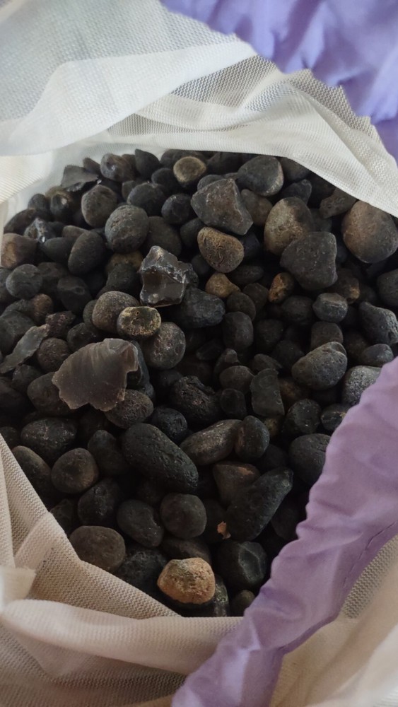 Tektight ,Saffronite