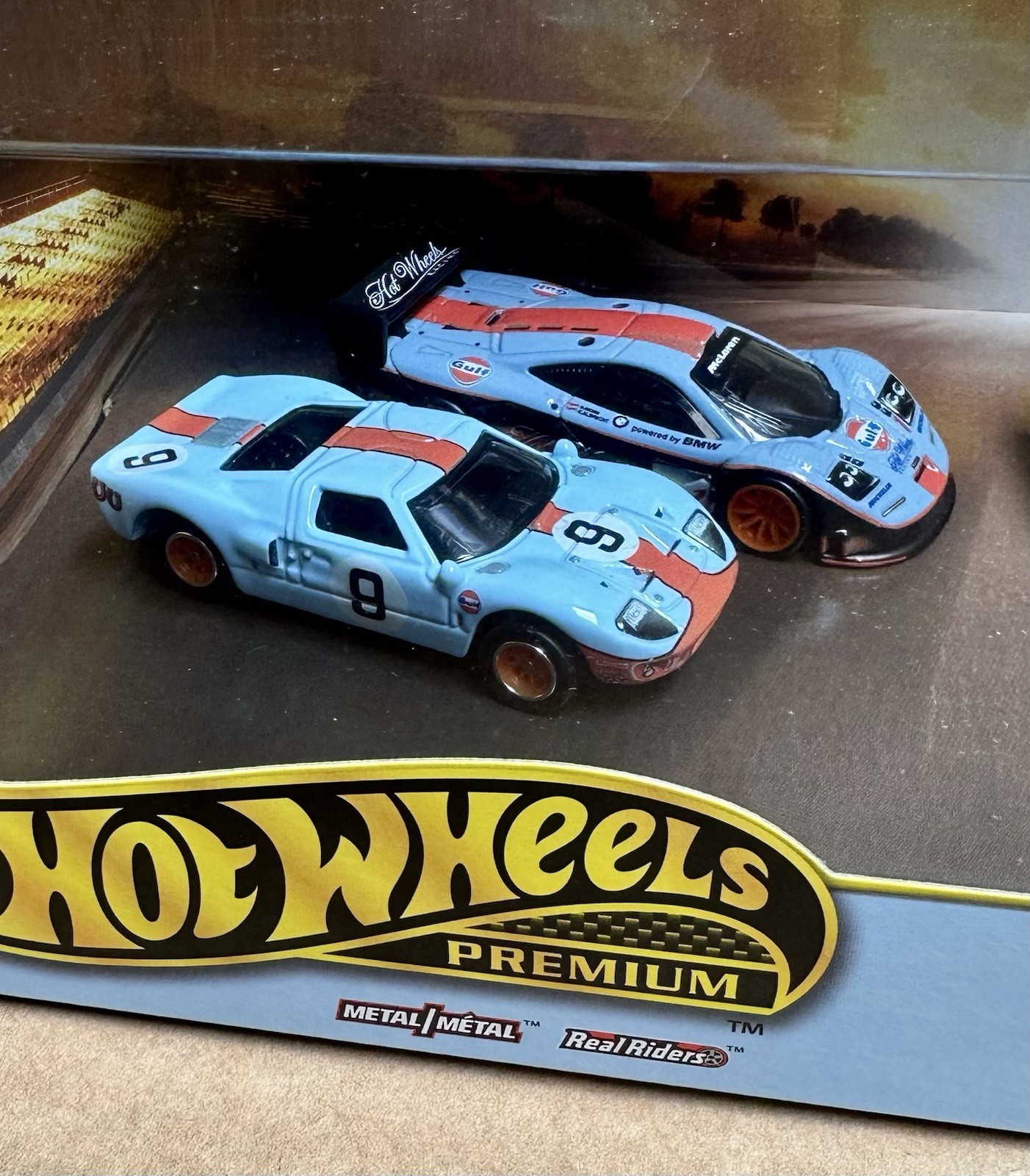 Hot Wheels Premium Collector Diorama Gulf Set McLAREN F1, Supervan, Ford GT-40