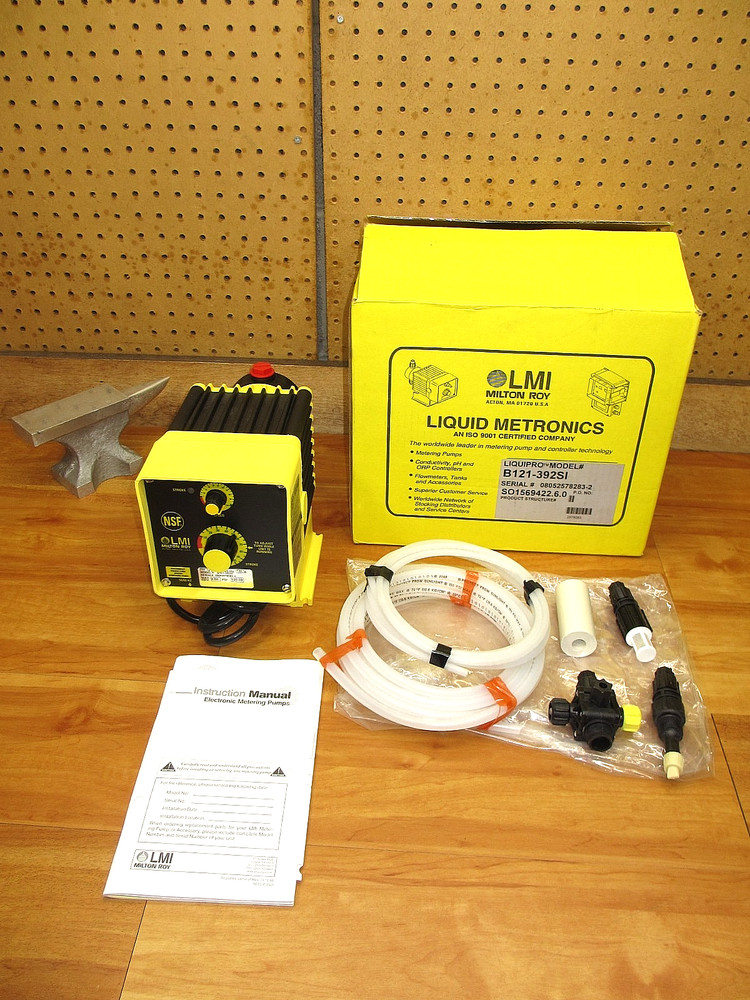 LMI B121-392SI *NEW* Electronic Metering Pump 2.5GPH Dosing Liquid Metronics