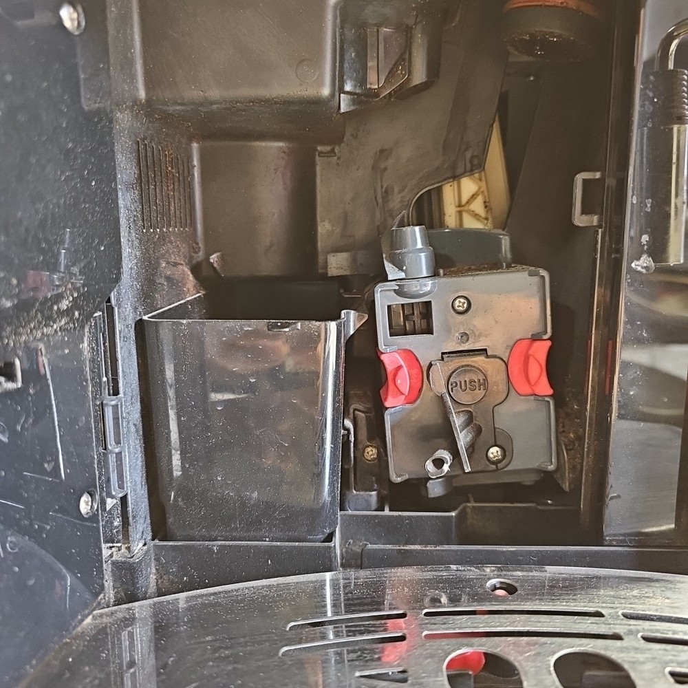 DeLonghi Perfecta Super Automatic Espresso Cappuccino Machine Coffee Maker