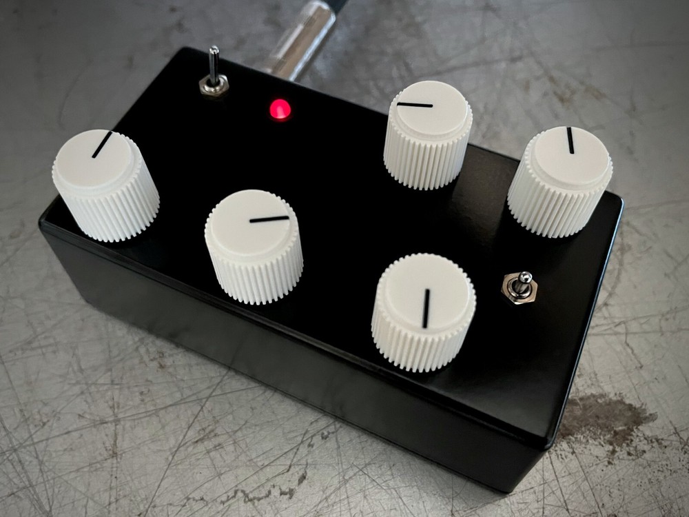Minimal Drone (Handmade Synthesizer, Rucci Electronics)