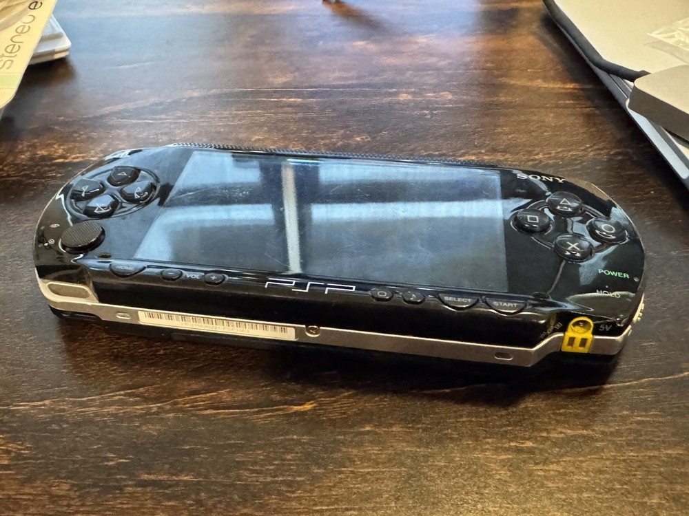 PSP 1000 with extras | READ DESCRIPTION