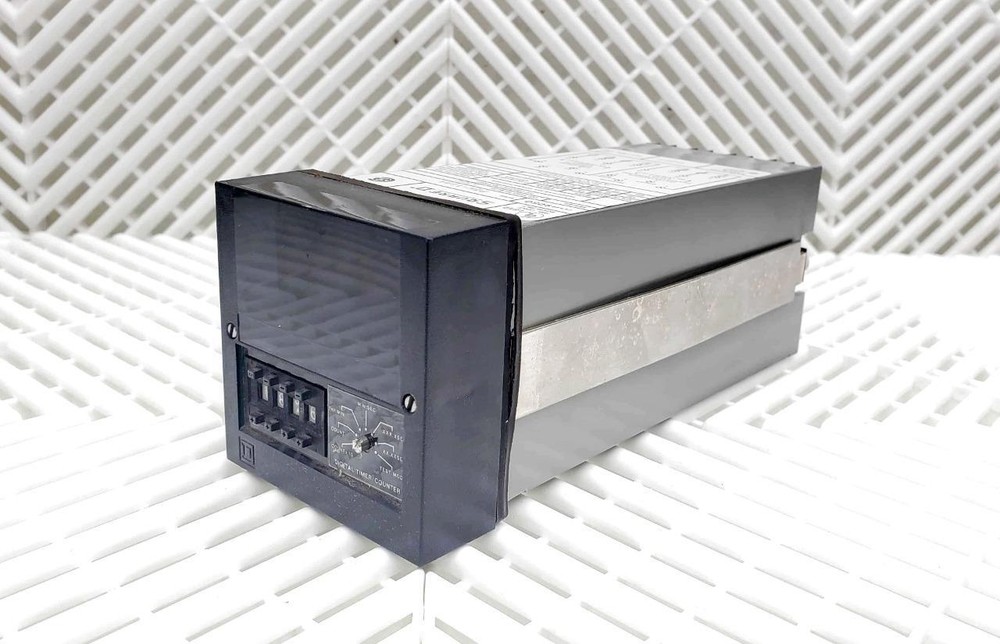 Schneider Square D 9050 PDH-11AA Timer Counter Module 120/240 VAC