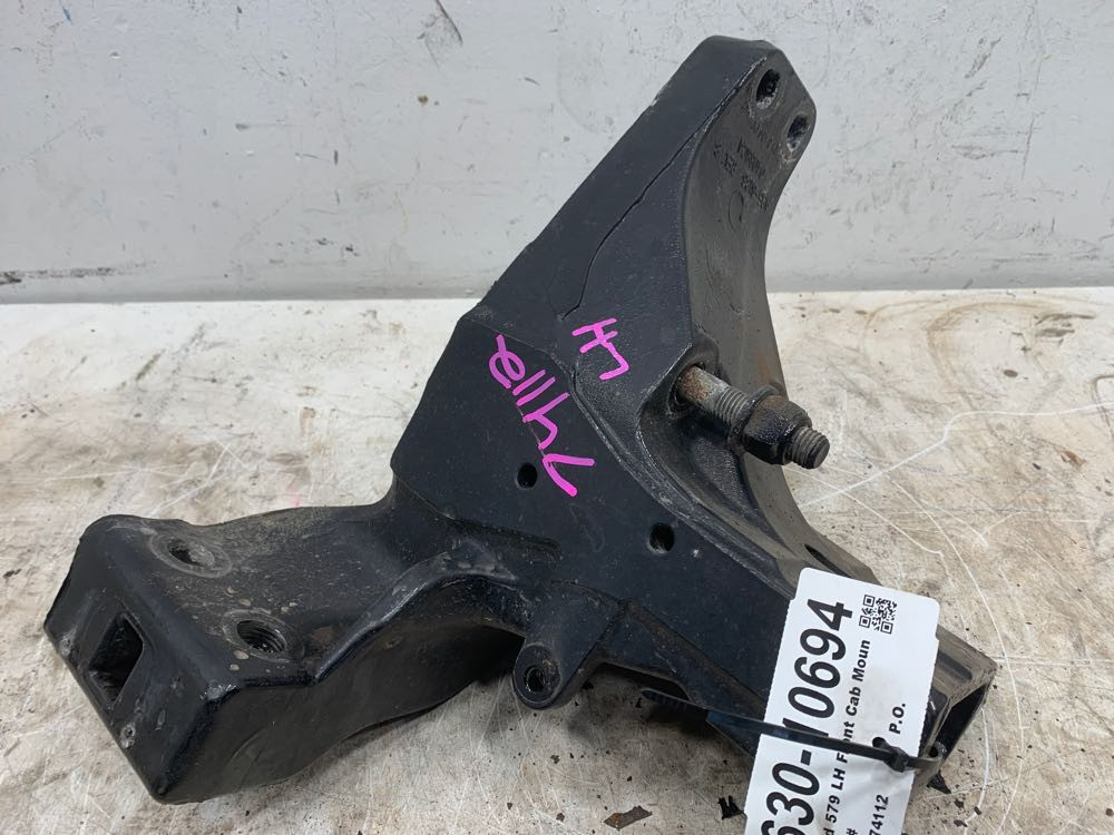 2016 Peterbilt 579 Cab Mount (630-10694)