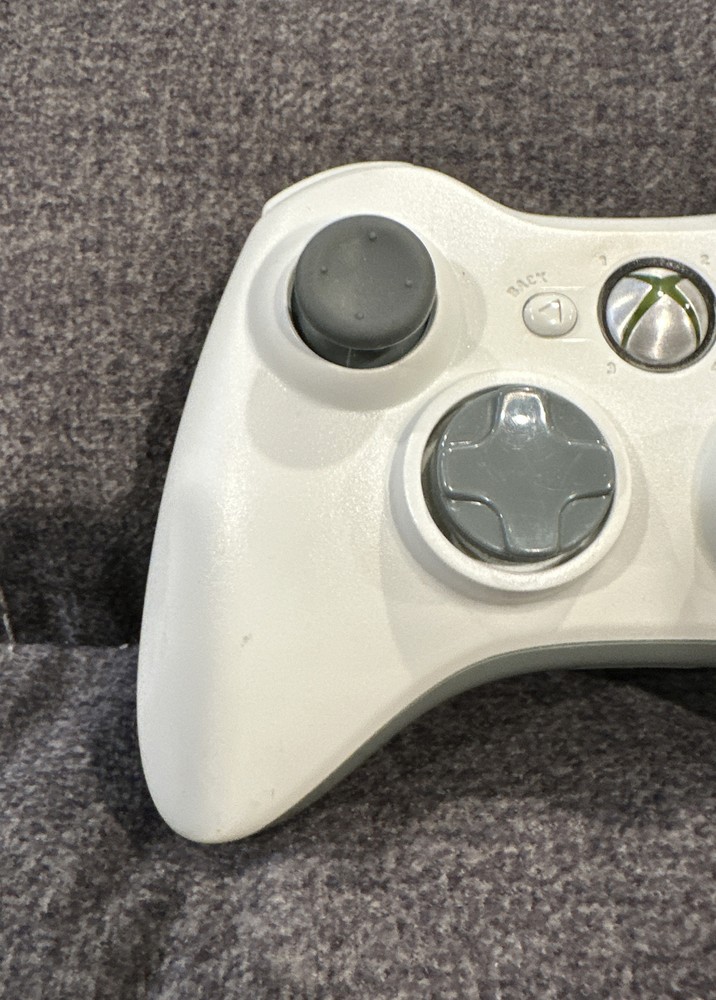 Official Microsoft Xbox 360 White Controller! Works Great! Fast Ship! Authentic!