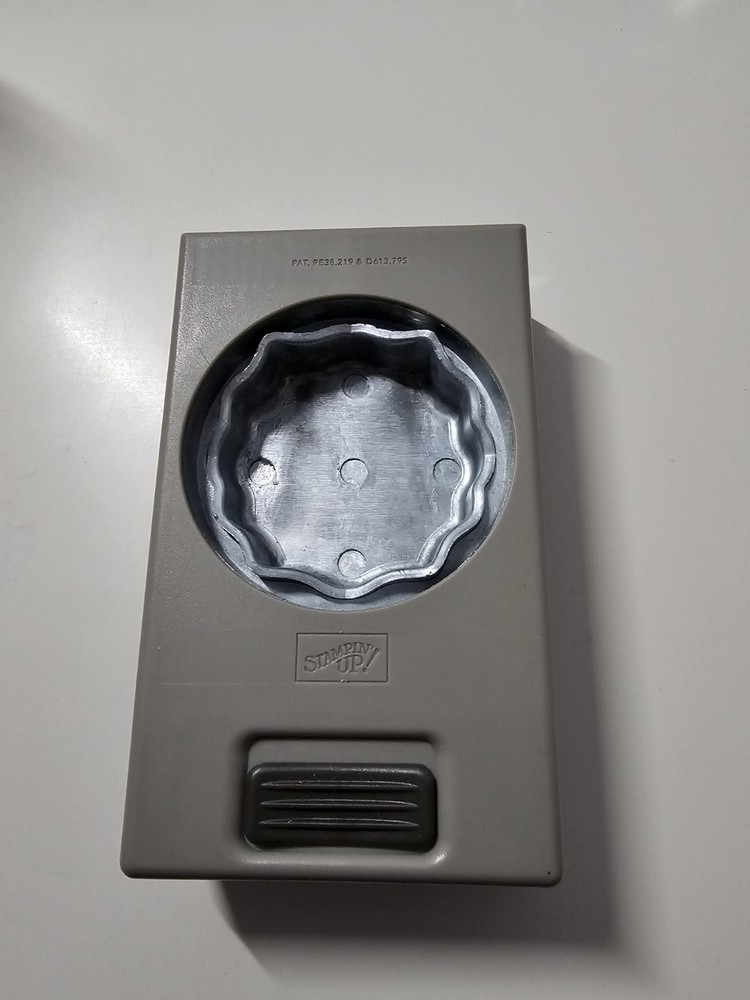 Stampin' Up Large Decorative Circle Paper Punch