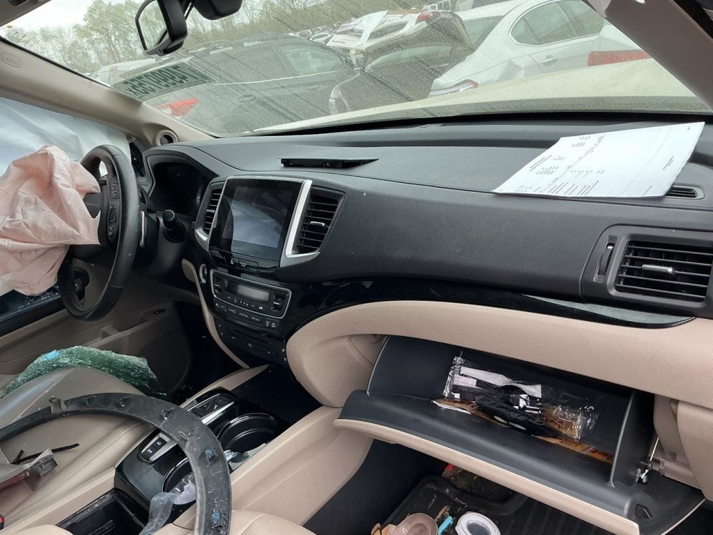 PILOT 2017 Glove Box 5021571