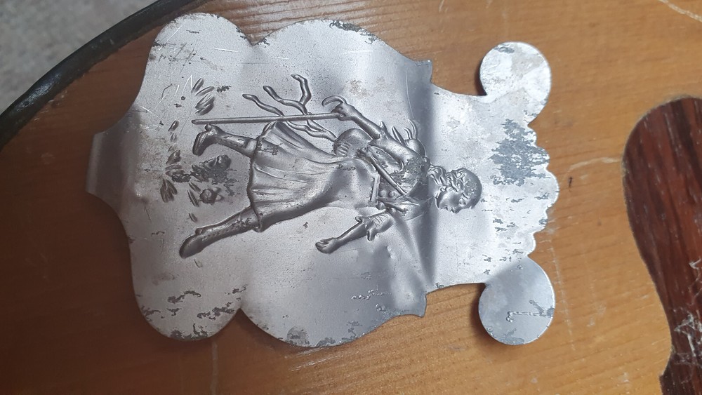 old mandolin, needs repair