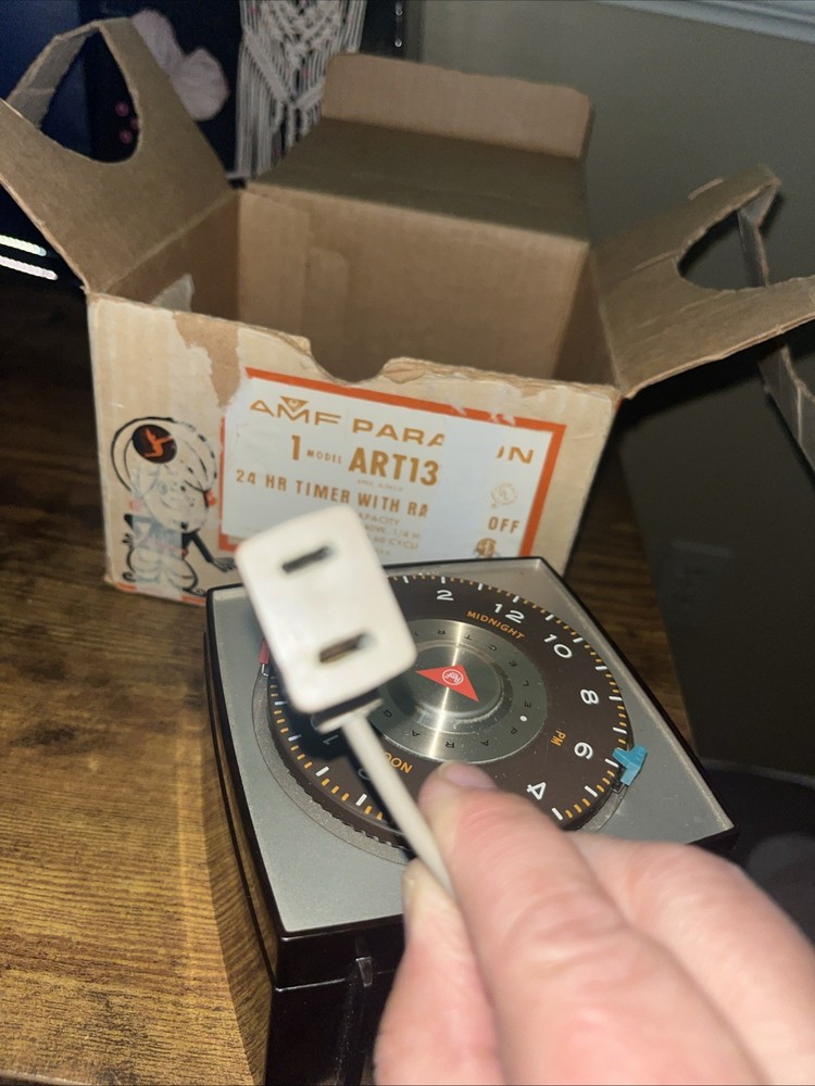 AMF PARAGON 24 HOUR TIMER MODEL ART13-0 W/ RANDOM OFF SWITCH