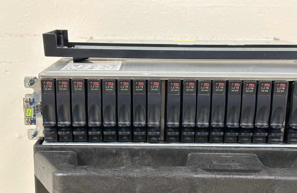 Quantum 24-bay SAS disk array w/ Dual 1-05134-01 Quantum SAS SAN Controller