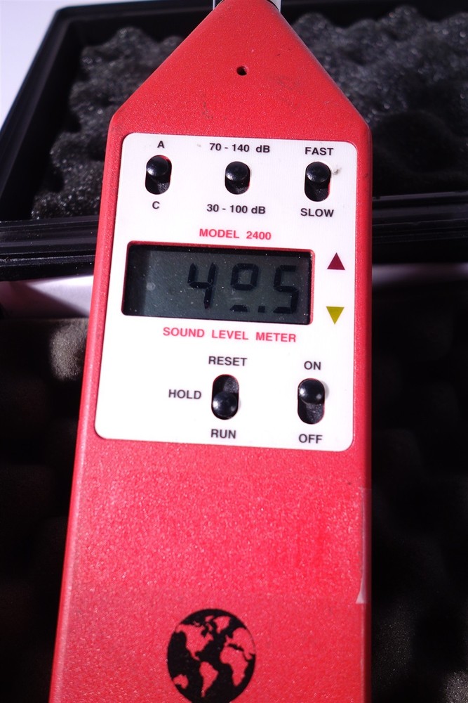 QUEST TECHNOLOGIES MODEL 2400 SOUND LEVEL METER W/ QC-10 CALIBRATOR