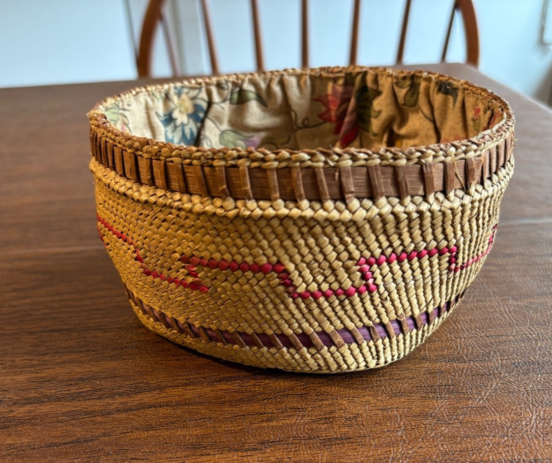 Native American Indian Makah Cedar Bark & Bear Grass Basket  c. 1904 no lid 6"