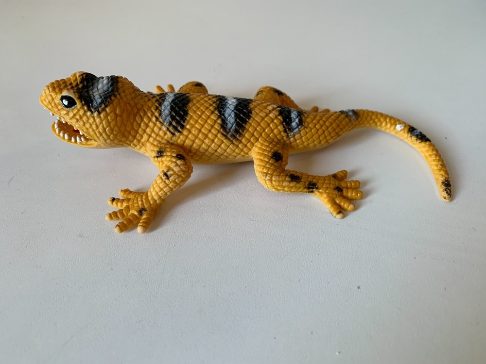 Vintage 1998 Yellow Long Lizard Figure Soft Plastic