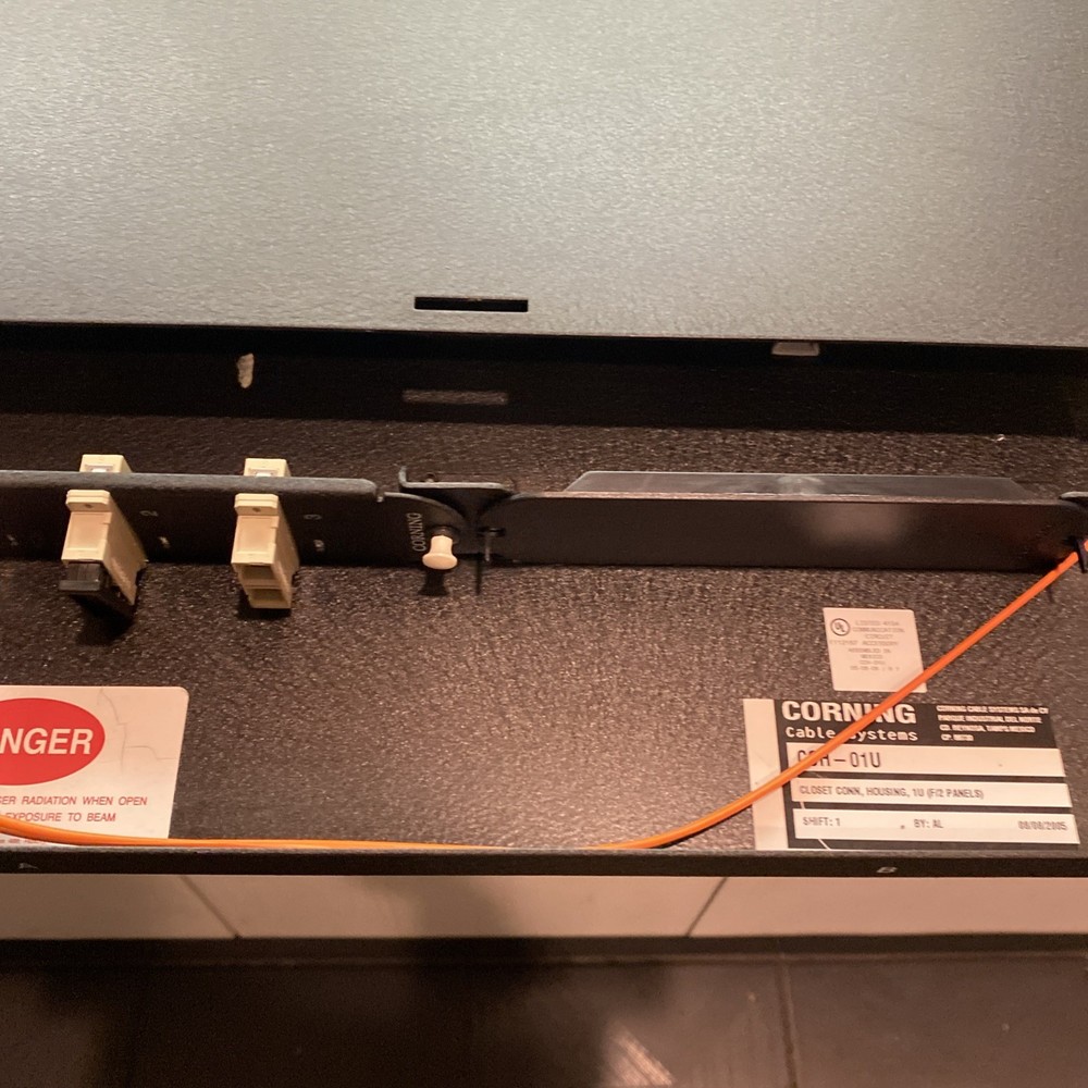 CORNING CCH-01U CABLE SYSTEM LANSCAPE with CONNECTOR HOUSING PANEL & Ears