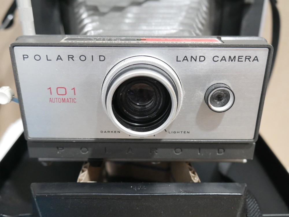 Vintage Polaroid Automatic 101 Land Camera w Case and Flash 268