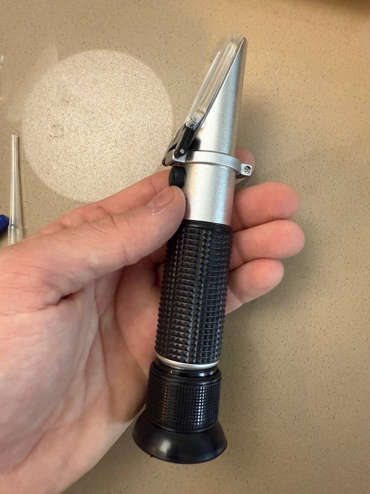 RHB-32ATC Handheld Refractometer with ATC 0–32%