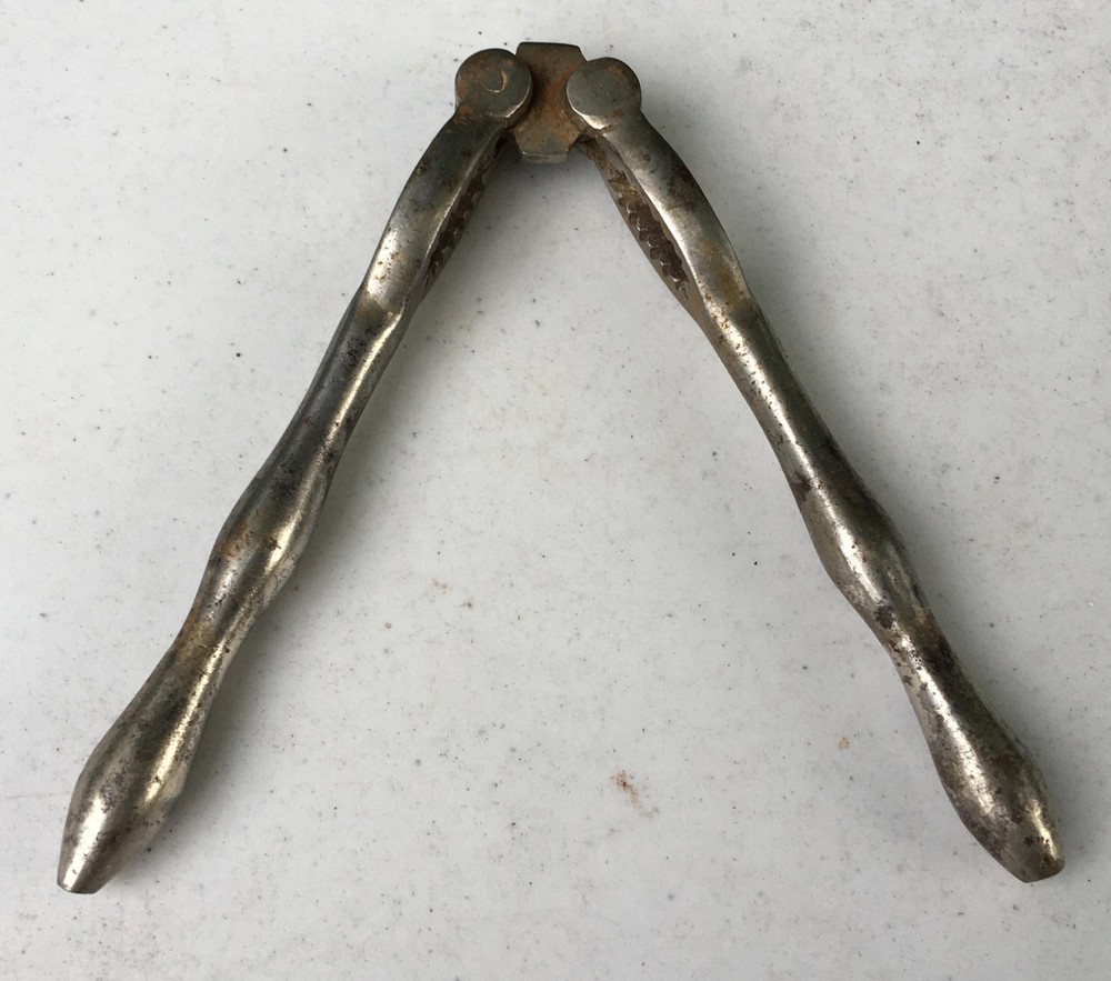 Reversible Nutcracker 5'' Unbranded vintage shell plated steel iron hand tool
