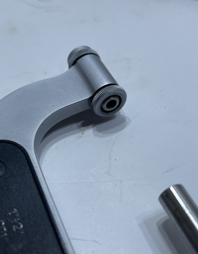 Fowler 52-219-002 Mechanical Thread Micrometer 1-2in, w/ 10 Anvils